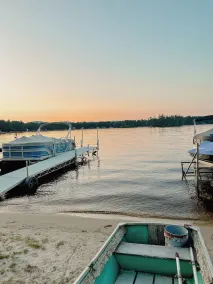 Perfect Lakefront Family Get-A-Way/ Private Dock/ Firepit / Sandy Beach - Image 3