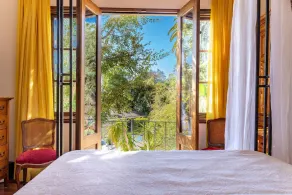 Come See Why We're 5-Stars! Parking Included - Image 5