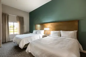 Great Location! Outdoor Pool. Free Breakfast. Gym. - Image 3