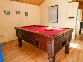 NATTADEN @ FOURWINDS, pet friendly, with a garden in Okehampton - Image 3