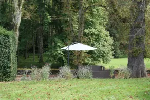 9 bedrooms with bathroom and toilet for 23 people, large swimming pool, river, terrace. - Image 2