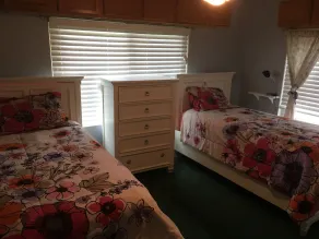 Omi's Bed & Breakfast Farm, Weinberg und Pool, Wintertexaner gesucht - Image 3
