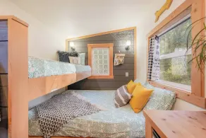 HELT NY! Wine Themed Tiny House in the Woods Near Wineries - Image 4