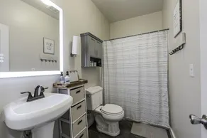 Stockyards- 4min Pet Friendly 3BR Luxe Gem - Image 4