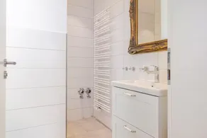 Stylish apartment with large terrace, air conditioning and parking space - Image 2