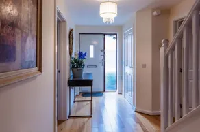 10 Guests - 5 Bedrooms - Free Parking - Lux House - Image 2