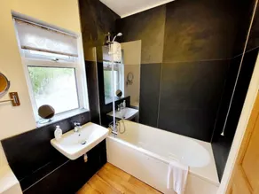 Charming cottage with character features - Image 2