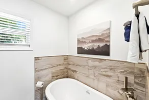 New Braunfels - 2 min walk to Schlitterbahn, walk to River, 2 miles from Gruene! - Image 5