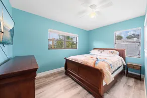 Pool house with separate guest house included, heated pool, easy walk to beach! - Image 5