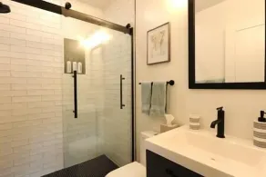 Comfy Cherry Blossom Townhouse Easy DC Access - Image 3
