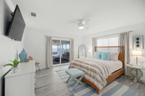 A beautifully designed 4BR/3BA cottage on Mobile Bay, with a large yard, screened porch and private fishing pier. Quiet and peaceful, this spacious retreat sleeps 8 and is made for slow mornings and gorgeous sunsets. - Image 5