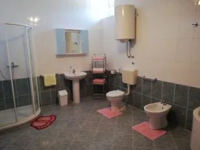 Villa adatta alle famiglie con giardino, griglia e terrazza - Image 5