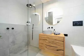 Nirvana Retreat - Large modern 5 bedroom house with outdoor spa - Image 3