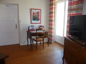 Gîte adapté aux familles avec barbecue et jardin - Image 3