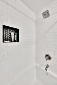 Newly Renovated!!  Silocation- Downtown luxury, free parking - Image 5