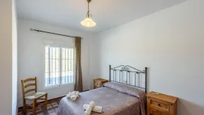 Landligt hus med rustik charme blandt olivenlunde - Image 5