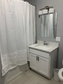 Comfy 4 bedroom Apartment in the center of CHICAGO! 15 mins from Downtown! - Image 2
