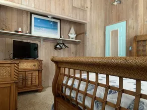 Stay where you play, On the water w/Boat dock & Trailer parking. Pet friendly! - Image 3