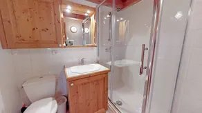 Large, comfortable apartment with easy-access to the slopes - Image 4