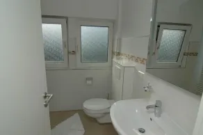 Lichtdurchflutete moderne Ferienwohnung mit Balkon - Image 4