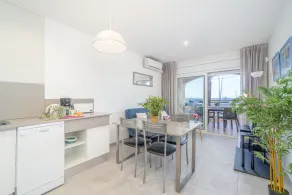 Beachfront Apartment With Sea Views - Image 5