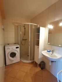 Charmerende 1 værelse, køkken, badeværelse på 35 m2 i meget rolig bolig. - Image 2