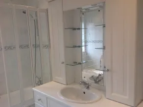 1 bedroom self-contained Annex/apartment near West Byfleet Station - Image 4