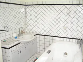 Fantastisk villa med stor have, pool og udsigt, på Lucca bakke - Image 4