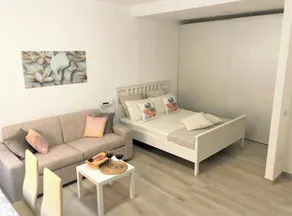 Delightful studio apartment just minutes from the sea - Image 5