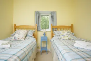 Gatehouse West set in the beautiful Colmer Estate with indoor and outdoor pools. - Image 5