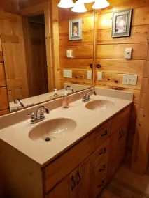 Grizzly Inn, a cozy, pet friendly Beech Mountain cabin - Image 4