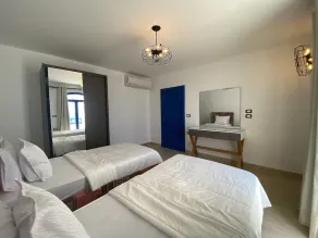 Villa with private pool and beach access - Image 4