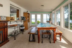 Luxurious Peninsula Property ~ Best View On LOE - Hot Tub/Kayaks/paddleboards - Image 4