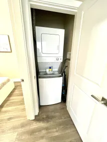 Newer private cozy 1 bdrm suite located 5 mins from all amenities. - Image 2