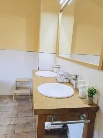 Apartment 5 - Image 4