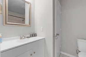 Stylish 1-Bedroom Retreat in Fort Worth - Image 3