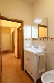 Stunning Private Villa for 4 Guests With Wifi, Private Pool, TV, Veranda, Pets Allowed and Parking - Image 5