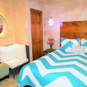 Superb Santa Fe HQ - Prime Location - Decked Digs - Image 5
