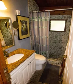 Beautiful chalet style house, 1.5 min from the beach - Image 4