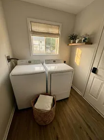 Renovated 3BR — King Suite, Laundry, Parking - Image 2