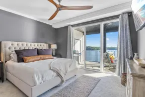 Luxury Lakefront Penthouse w/Unmatched Views & - Image 5
