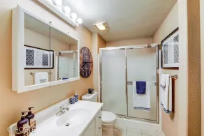 *H* 5BR Home Getaway w/HOT TUB ** - Image 3