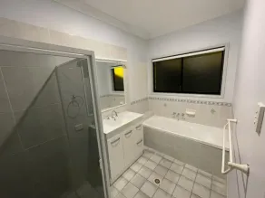 Cheerful 4-bedroom Acreage Holiday Home - Image 5