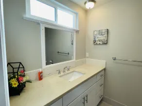 2-12 people 4 bedrooms 6 beds 2 bathroom, free parking, pets friendly - Image 3