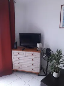 Studio entièrement équipé avec parking et balcon dans résidence sécurisée - Image 2