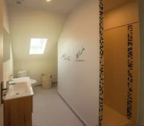 SPACIOUS HOUSE WITH JACUZZI AND SAUNA - Image 2