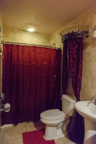 The Royal Suite at The Hatter Cafe and Country Inn Breakfast included - Image 2
