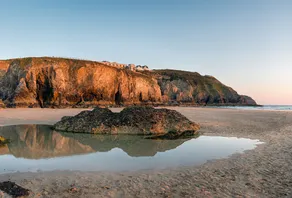 This spacious, detached holiday home is just a short walk from the beach. - Image 5