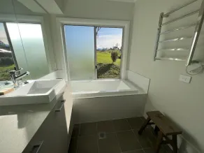 Modern Farm Stay - South Coast - Image 5