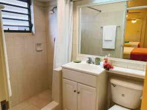 Ideally located Two Bedroom Apartment close to beach - Image 2